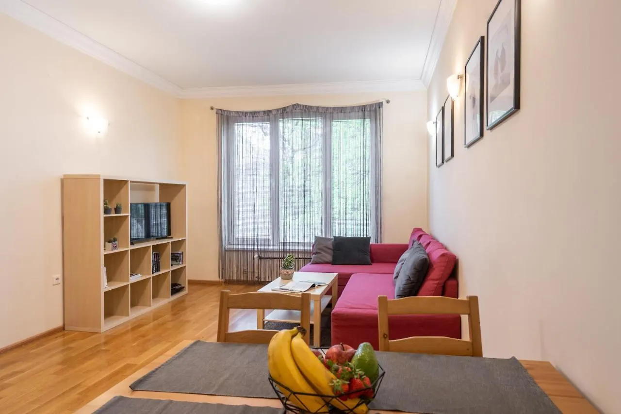 Sofia Day And Night Apartment