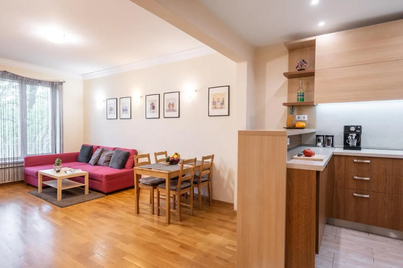 Sofia Day And Night Apartment