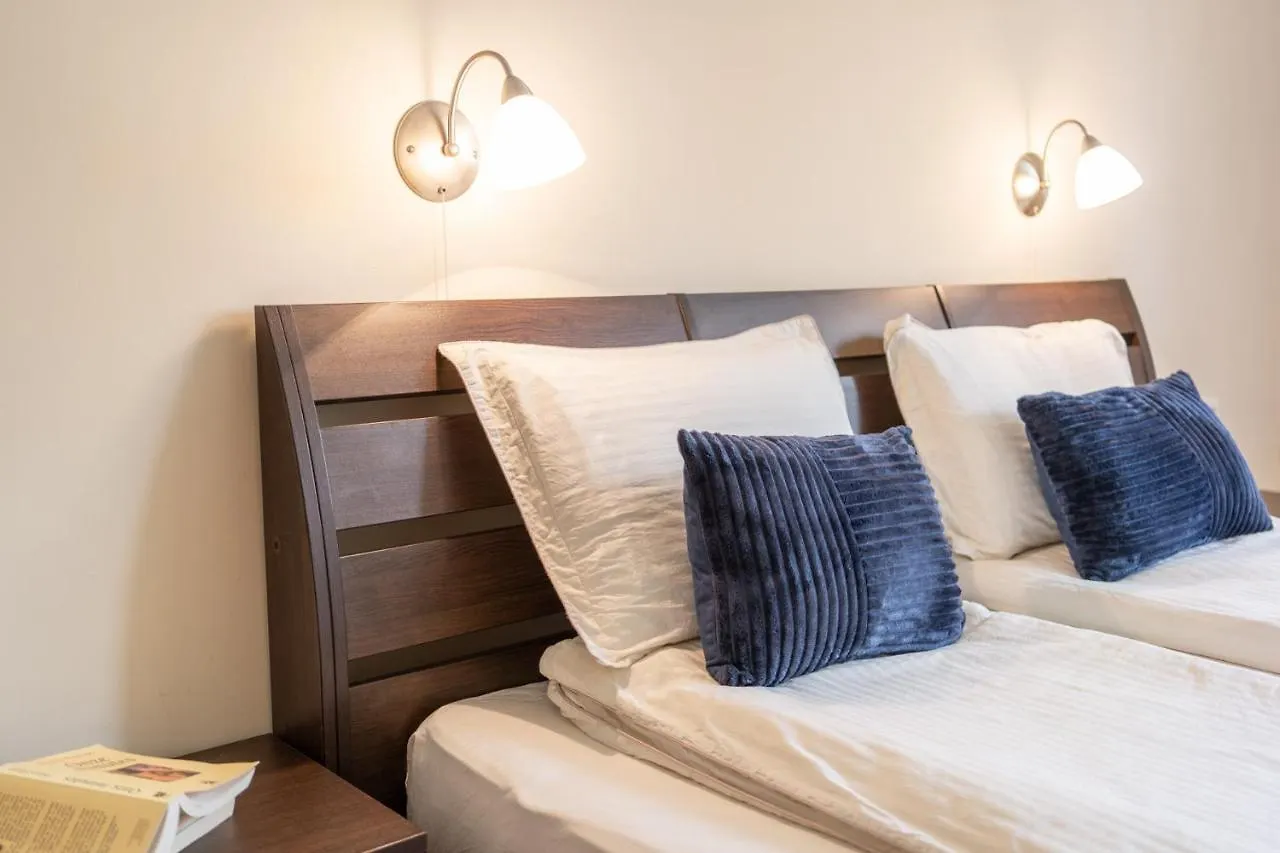 Sofia Day And Night Apartment