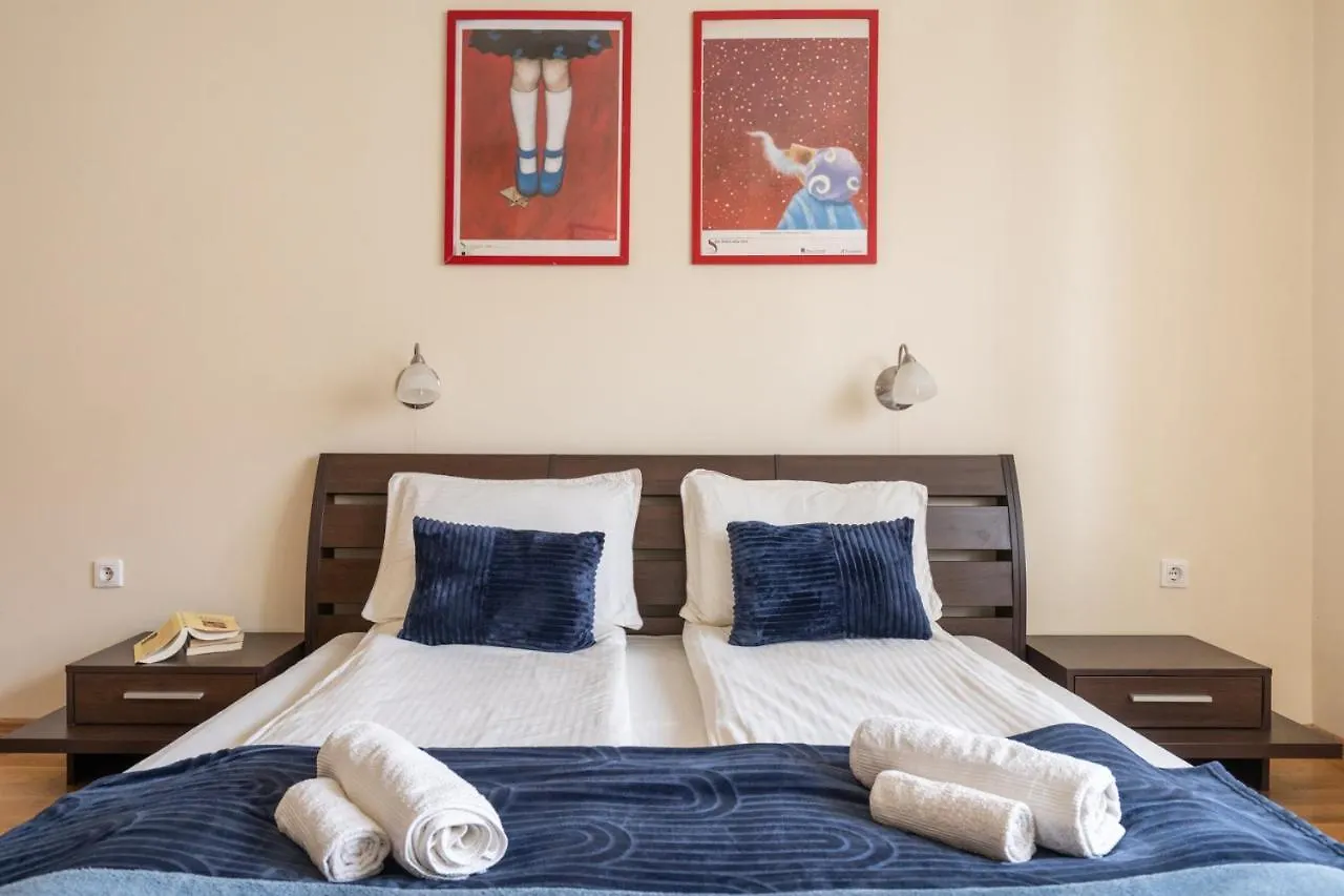 Sofia Day And Night Apartment location